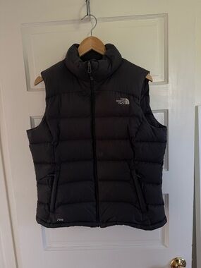 Women’s The North Face Black 700 Down Puffer Vest Size L